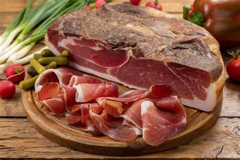 Quelle est la différence entre le jambon cru et le jambon sec 750g