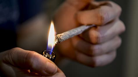 Bundestag beschließt Teil Legalisierung von Cannabis tagesschau de