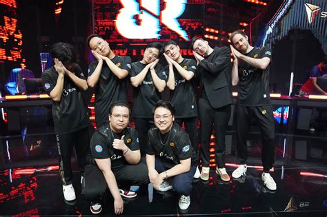 Esports Id Rex Regum Qeon Tumbangkan Global Esports Asa Playoff