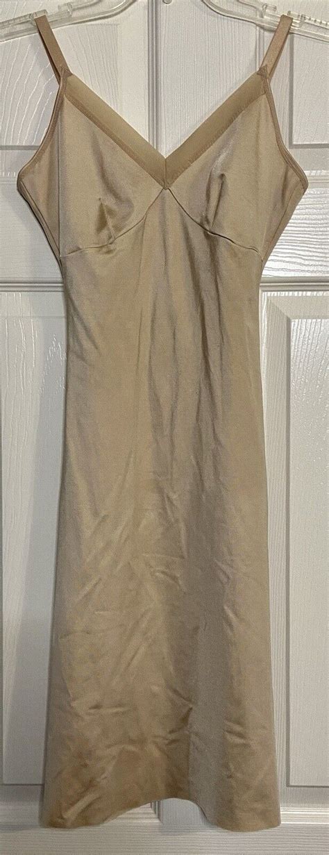 SPANX Assets Red Hot Label Control Full Slip Sz M Bei Gem