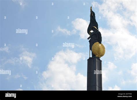 Soviet War Memorial Vienna Stock Photo Alamy