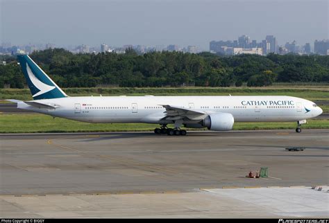 B Kqf Cathay Pacific Boeing Er Photo By Biggy Id