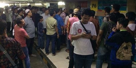 Diduga Kelebihan Muatan Lift Blok M Jatuh Dari Lantai Kapanlagi