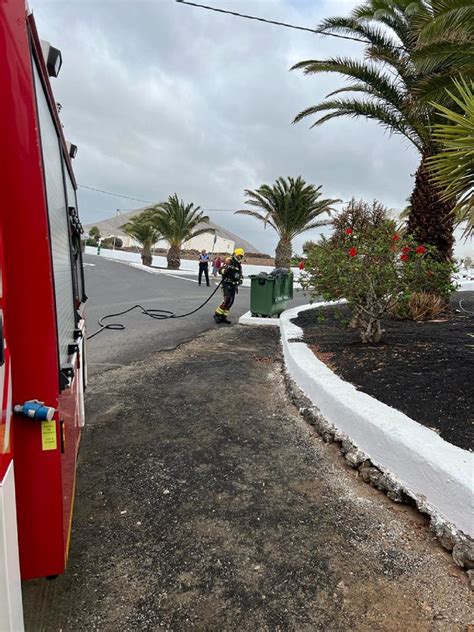 Incendio De Una Palmera En San Bartolom