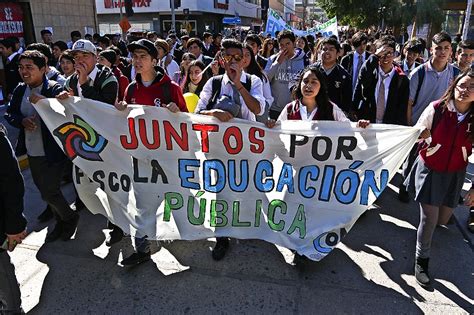 Cerca De Estudiantes Marcharon Por Las Calles De Copiap