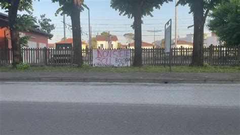 Non siete soli Bologna c è Il messaggio all ingresso di Lugo dopo l