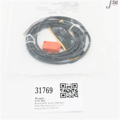 31769 IFM ELECTRONIC PROXIMITY SWITCH IS 3002 BPOG NEW IS5001