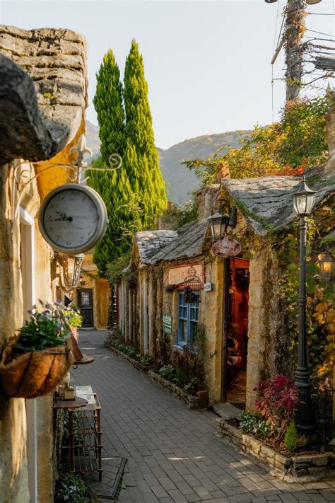 Travel Guide: Best Ways to Get from Bowden to the City 34