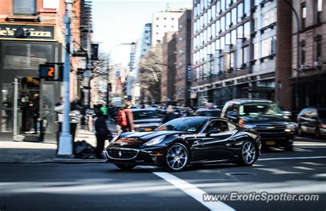 Ferrari California spotted in Manhattan, New York on 04/06/2013, photo 2