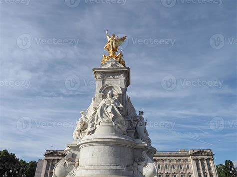 Victoria Memorial in London 19822415 Stock Photo at Vecteezy