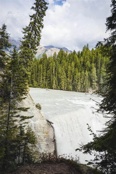 wapta falls hike  yoho national park