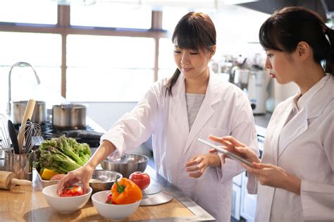 管理栄養士の資格について徹底解説！資格の取り方から将来性まで紹介