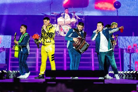 Encuentran El Amor ¡en Concierto De Grupo Firme