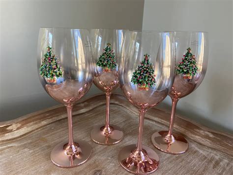 8 Christmas Wine Glasses That Ll Give You Holiday Cheer Wwp