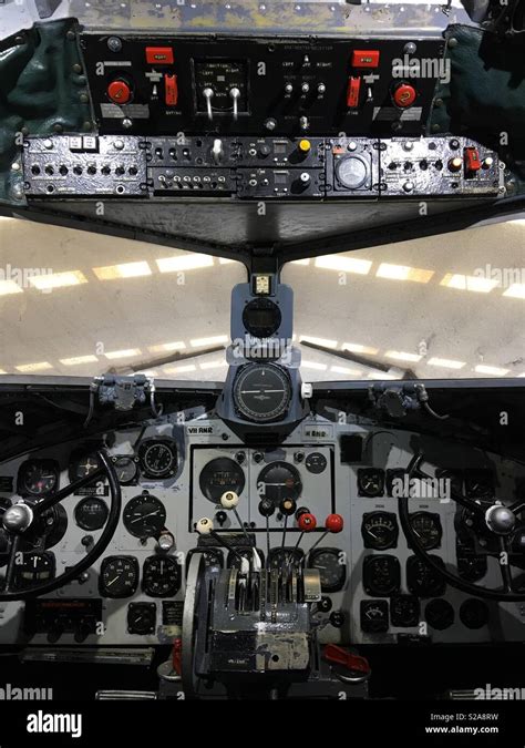 An old DC-3 airplane ’s cockpit Stock Photo - Alamy