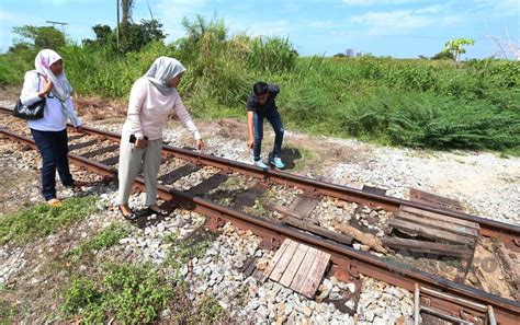 Tidur Atas Landasan Badan Lelaki Berkecai Dirempuh Digilis Kereta Api