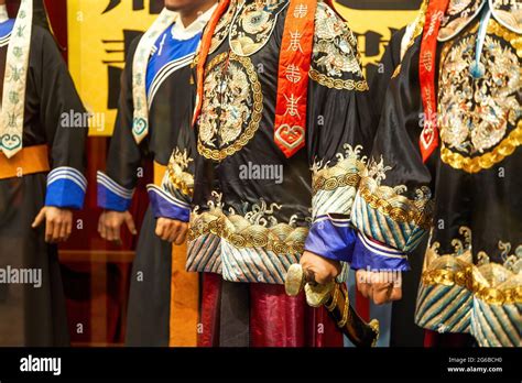 Traditional costumes and opera costumes of Cantonese opera in China ...