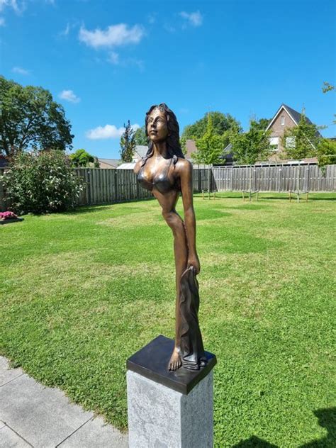 Xl Bronzen Dame In Bikini Art Sculpture Brons Veilingagenda