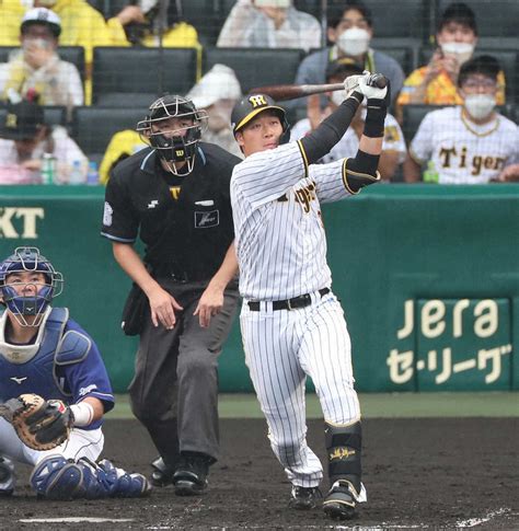 ＜神・中＞2回2死満塁、大山は2点適時二塁打を放つ（撮影・坂田 高浩） ― スポニチ Sponichi Annex 野球