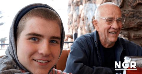 Madre Corre A Su Hijo De Su Casa Por Ser Gay Y Abuelo Lo Recibe Con Emotiva Carta Foto Ncr