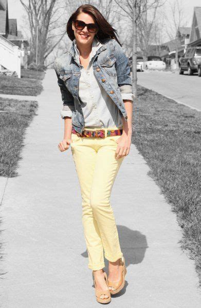 15 Best Outfit Ideas On How To Wear Yellow Jeans Yellow