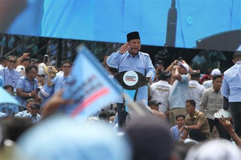 Belasan Pendukung Pingsan Di SUGBK Prabowo Berulang Kali Sejenak