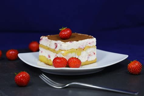 Sommerliches Erdbeer Tiramisu Mit Mascarpone Und Sahne Das Beste Rezept