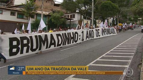 Integrantes Do Movimento Dos Atingidos Por Barragens Protestam Em Belo