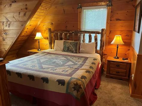 Pigeon Forge Cabins Er Bear Naked Bedroom