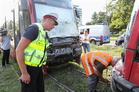 Zderzenie tramwajów w Łodzi Jest wielu rannych Dziennik pl