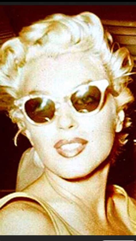 Rare Photos Of Marilyn Monroe In Sunglasses Circa 50s And 60s Marilyn