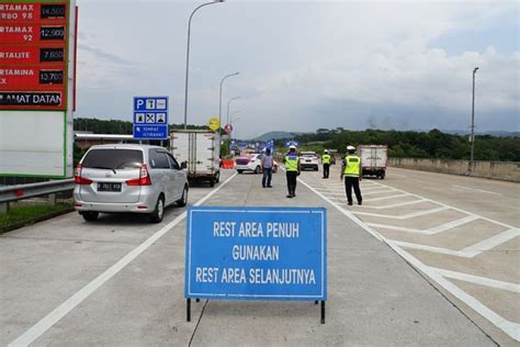 Foto Rest Area Diberlakukan Buka Tutup Selama Arus Balik Terutama