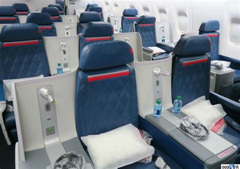 Delta One Business Class Er Review And Seat Report Sea To Atl