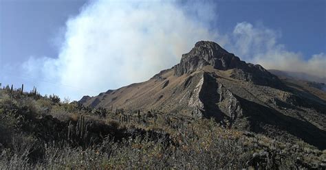 Arequipa Incendio En Castilla Se Dividi En Tres Partes Fotos