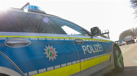 T Dlicher Unfall Auf Der A Auto Kommt Von Der Fahrbahn Ab