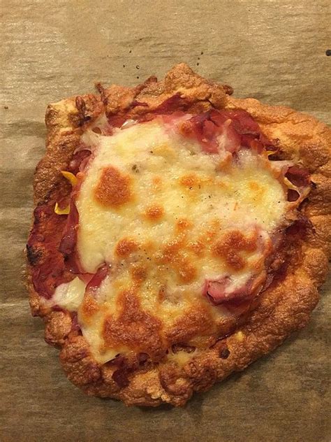 Low Carb Pizza Aus Einem Ei Quark Teig Von Lacy Chefkoch Rezepte