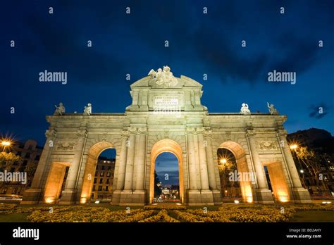 Puerta de Alcala at night Stock Photo - Alamy