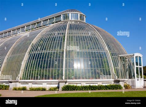 Kew Gardens Hi Res Stock Photography And Images Alamy