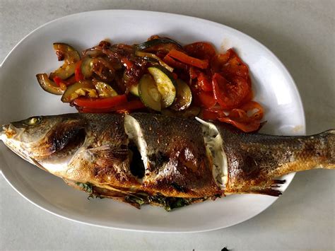 Wolfsbarsch mit Zucchini Tomaten Gemüse von itusek Chefkoch