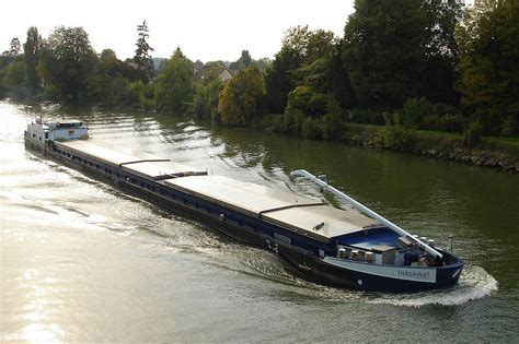 L Tat Coule Le Transport Fluvial