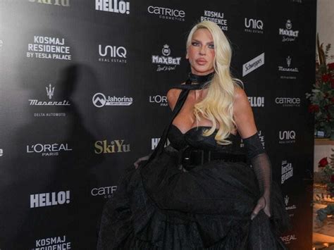 Jelena Karleu A U Sve Anoj Crnoj Haljini Od Tila Slika