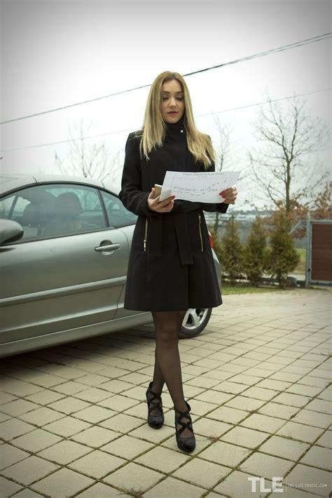 Victoria Puppy Toying Her Pussy