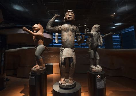 Le B Nin Lhonneur Au Quai Branly Pendant La Restitution De Ses