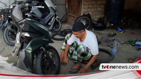 Kisah Tukang Tambal Ban Di Pamekasan Naik Haji Bersama Istri Nabung