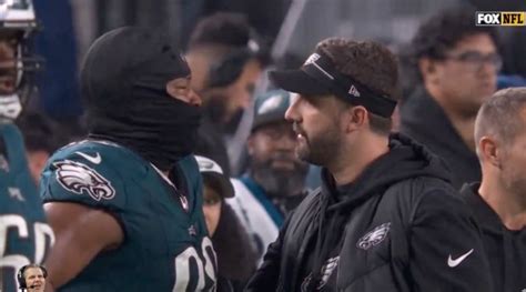 Philadelphia Eagles star Jalen Carter breaks down in tears on sidelines ...