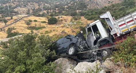 İbrahim Tatlıses trafik kazası geçirdi Aracın içinde sıkıştı Diken