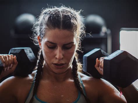 Krafttraining Für Frauen Mit Diesen Gewichten Solltest Du Trainieren Krafttraining Frauen