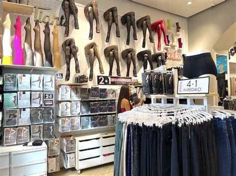 Legwear store walks to the mall - Store Reporter