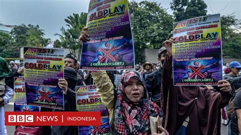 Konser Coldplay Demonstrasi Anti LGBT Warnai Konser Coldplay Di