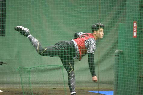 ロッテドラ1・菊地、初のブルペンはセットからの投球 〜午前中のロッテ浦和球場〜 Baseball King